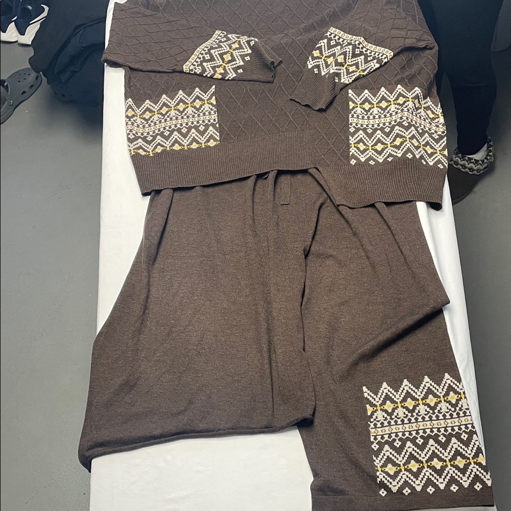Gabby Isabella Brown Patterned Wide Leg loungewear, offset top and bottom